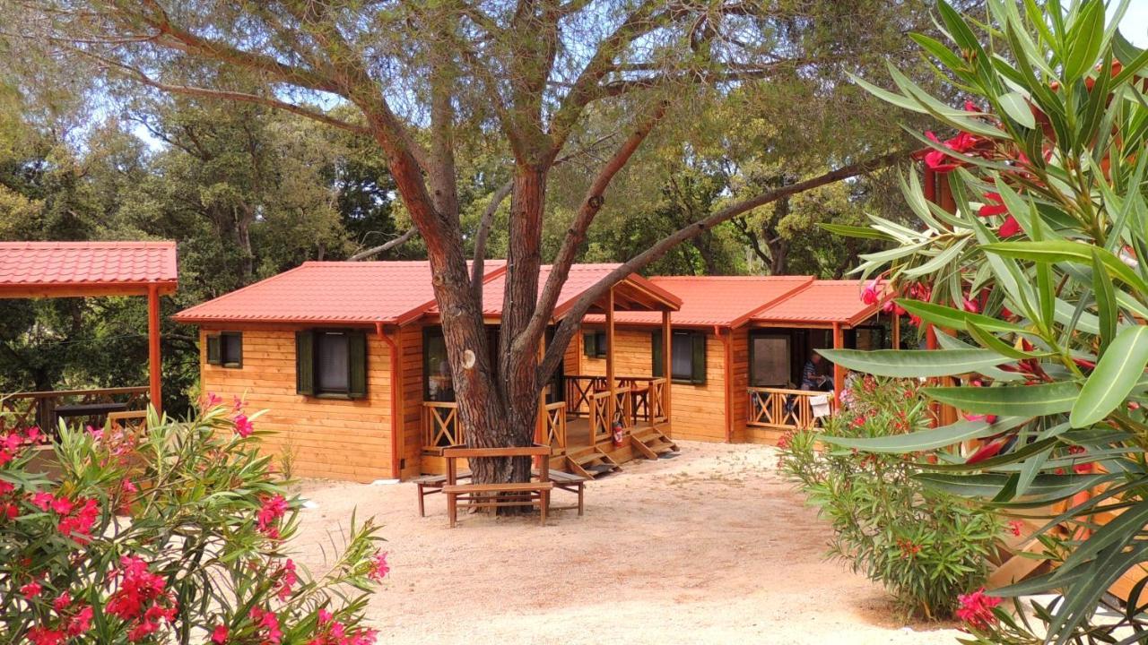 Feriendorf La Mora Калви Екстериор снимка