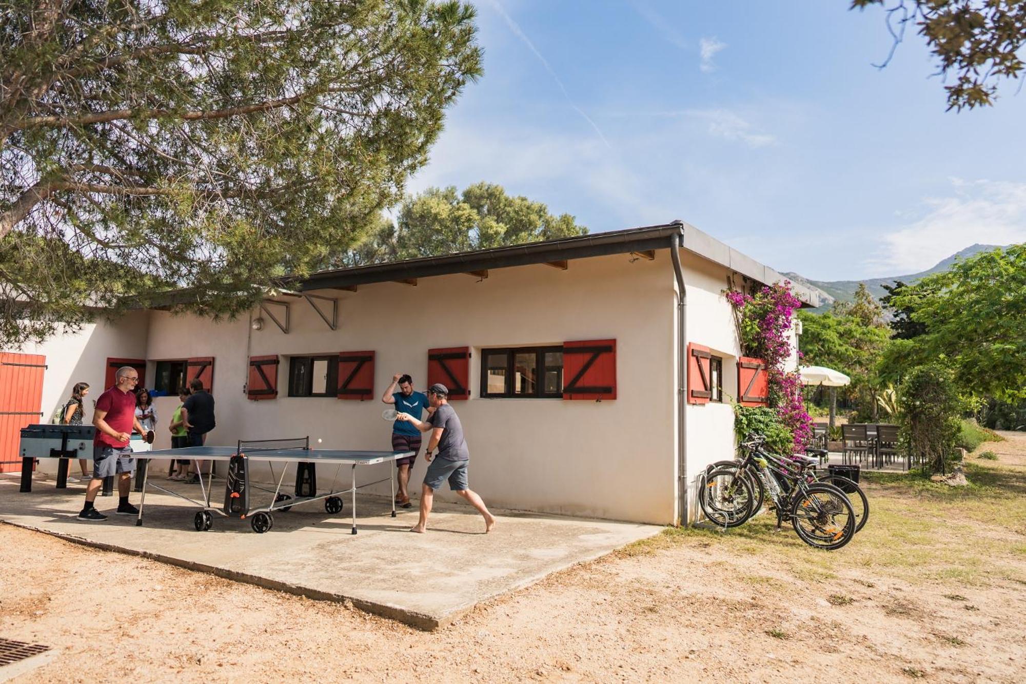 Feriendorf La Mora Калви Екстериор снимка
