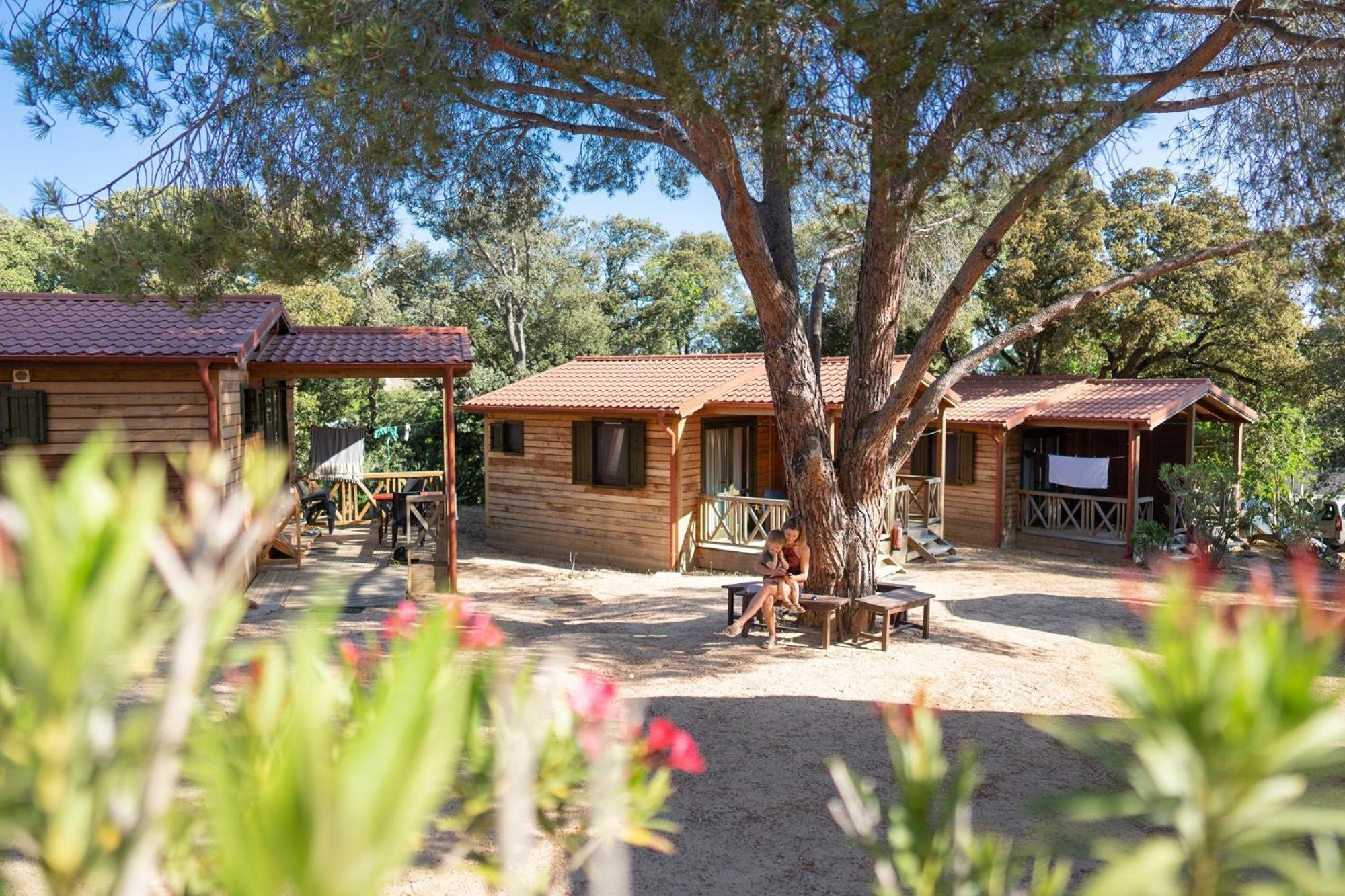 Feriendorf La Mora Калви Екстериор снимка